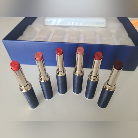 Legend Age lipstick and carrying case - Picture 2 of 7